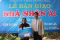 Lãnh đạo Công ty Xăng dầu Hà Tĩnh bàn giao nhà ở cho bà Trần Thị Tam, thôn Dư Nại