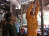 Đưa điện về cho người dân Khmer Sóc Trăng - Ảnh VGP/Minh Huệ