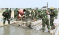 Đơn vị  Lữ đoàn tăng thiết giáp 206 Quân khu 4 giúp xã Kỳ Hà xây dựng nông thôn mới