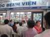 Gian nan mua thuốc ở bệnh viện