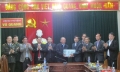 Đoàn cán bộ huyện Khăm Cợt chúc tết tại Vũ Quang
