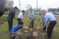 Đồng chí Từ Văn Diện – UVBTV Tỉnh ủy, Chủ tịch UBMTTQ tỉnh cùng lãnh đạo huyện Vũ Quang trồng cây tại Thị trấn Vũ Quang