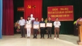 Xã Ân Phú trao giấy khen cho tập thể, cá nhân có nhiều thành tích trong xây dựng NTM năm 2017.