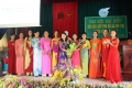 Hội LHPN huyện tặng hoa chúc mừng BCH Hội LHPN xã Sơn Thọ, nhiệm kỳ 2016 - 2021