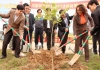 Lãnh đạo huyện Cẩm Xuyên, Phòng Giáo dục và Đào tạo trồng cây  tại Khu tưởng niệm cố Tổng Bí Thư Hà Huy Tập