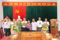 Lãnh đạo huyện Vũ Quang tặng hoa chúc mừng Hội liên hiệp Phụ nữ huyện
