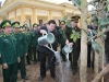 Chủ tịch nước Trương Tấn Sang trồng cây tại đồn Biên phòng đóng ở huyện Kim Sơn. Ảnh: TTXVN .