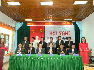 Đại diện lãnh đạo 6 tỉnh Bắc Trung bộ ký kết giao ước thi đua năm 2012