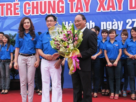 Phó Thủ tướng Chính Phủ dự Lễ ra quân chiến dịch Thanh niên tình nguyện – Hè 2012 tại Hà Tĩnh