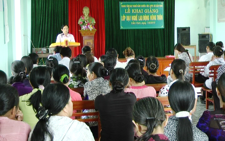 Cẩm Xuyên: Khai giảng lớp dạy nghề lao động nông thôn