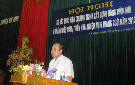 Đ/c Nguyễn Minh Hoàn - Phó Chủ tịch UBND huyện, Phó BCĐ xây dựng NTM huyện phát biểu, giao nhiệm vụ