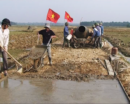 Bê tông hóa đường nội đồng ở Hương Xuân Chưa kịp mừng, đã vội lo!