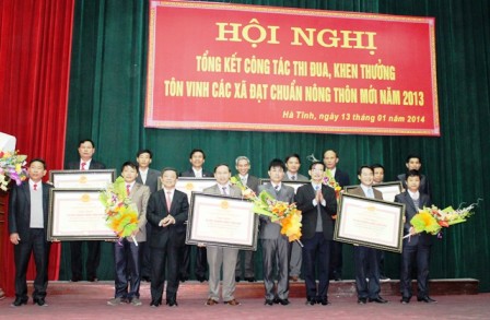 Hà Tĩnh tổ chức Hội nghị tổng kết công tác thi đua khen thưởng và tôn vinh các xã đạt chuẩn NTM năm 2013