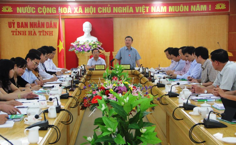 đồng chí Võ Kim Cự, Bí thư Tỉnh uỷ, Chủ tịch UBND tỉnh - Trưởng Ban chỉ đạo Chương trình nông thôn mới tỉnh kết luận Hội nghị
