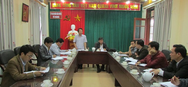 Tiến sỹ Mộc Quế - Chuyên gia tư vấn kinh tế Hà Tĩnh làm việc với huyện Vũ Quang