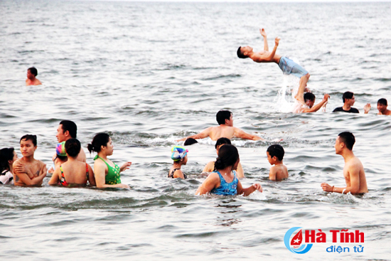 Theo kết quả quan trắc, nước biển tại 7 bãi tắm, khu du lịch biển ở Hà Tĩnh đều an toàn
