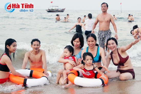 Theo kết quả quan trắc, nước biển tại 8 bãi tắm, khu du lịch biển ở Hà Tĩnh đều an toàn. (Ảnh: Quang Sáng)