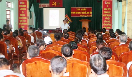 Trên 140 cán bộ, nhân dân xã Trường Lộc đánh giá cao các nội dung, phương pháp của đội ngũ giáo viên Trường đại học Hà Tĩnh, Văn phòng điều phối NTM tỉnh giới thiệu tại lớp tập huấn