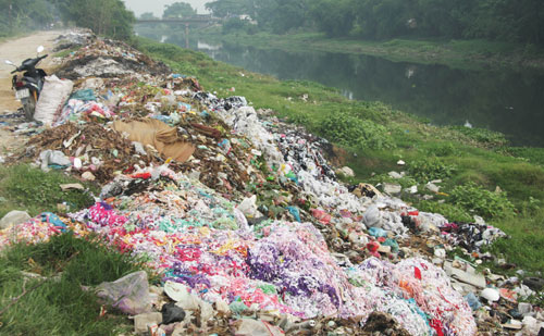 Vấn đề xử lý rác thải tại nông thôn cần sự chung tay của các cấp chính quyền cũng như ý thức chấp hành của bà con nông dân