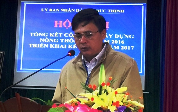 Đồng chí Đoàn Ngọc Hường, Bí thư Đảng ủy, Trưởng Ban chỉ đạo NTM xã báo cáo kết quả xây dựng NTM năm 2016, triển khai nhiệm vụ năm 2017