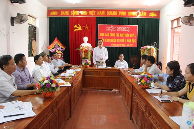 Đ/c Trần Bình Lâm – Chủ tịch UBMTTQ huyện phát biểu chỉ đao tai Hội nghị giao ban công tác Mặt trận huyện Vũ Quang quý I năm 2017