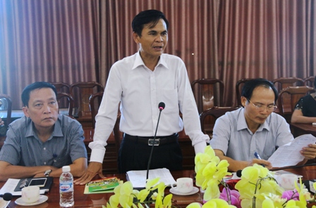 Đồng chí Trần Huy Oánh, Chánh Văn phòng Điều phối NTM tỉnh báo cáo kết quả xây dựng NTM tại địa phương