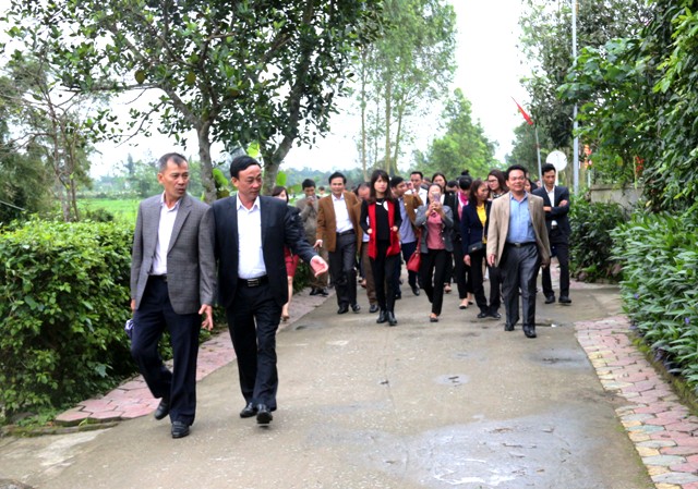 Từ đầu năm đến nay đã có nhiều Đoàn trong và ngoài tỉnh tham quan khu dân cư NTM kiểu mẫu, vườn mẫu tại thôn Phong Giang, xã Tiên Điền