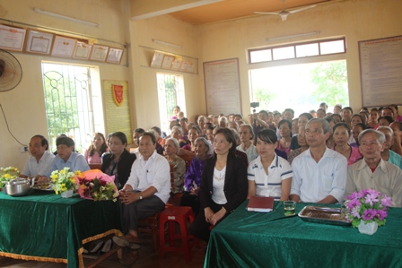 Các đại biểu và đông đảo chị em phụ nữ tham dự Lễ tọa đàm
