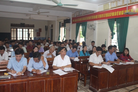 Đại biểu tham dự phiên làm việc tại xã Hương Minh