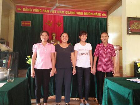 Ban chủ nhiệm CLB gia đình “5 không 3 sạch” Thôn Cẩm Trang nhận nhiệm vụ