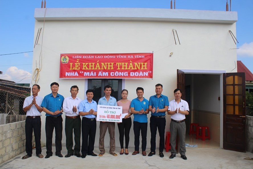 LĐLĐ tỉnh hỗ trợ anh Trần Xuân Quyết (Công nhân Công ty Formosa Hà Tĩnh) 40 triệu đồng