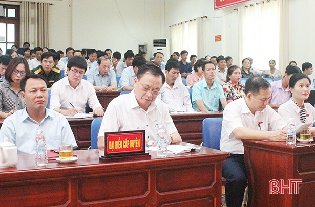 Đoàn ĐBQH Hà Tĩnh tiếp xúc cử tri tại Can Lộc, Đức Thọ