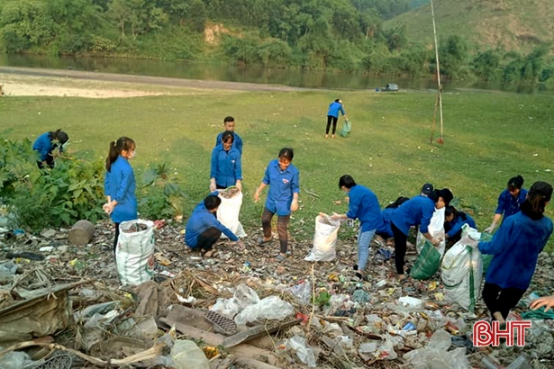 Tuổi trẻ Hương Sơn thu gom, xử lý 8,5 tấn rác thải