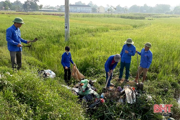 Tuổi trẻ Hương Sơn thu gom, xử lý 8,5 tấn rác thải