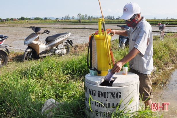 Xây hố rác giữa đồng, TX Hồng Lĩnh giảm ô nhiễm đồng ruộng