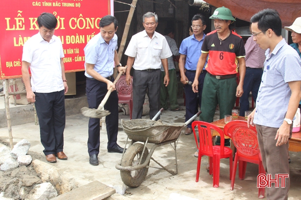 Ủy ban MTTQ tỉnh Hà Tĩnh khởi công nhà đại đoàn kết cho hộ nghèo