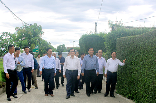 Nguyên Chủ tịch nước Trương Tấn Sang, đoàn công tác Tỉnh ủy Long An tham quan nông thôn mới tại Hà Tĩnh
