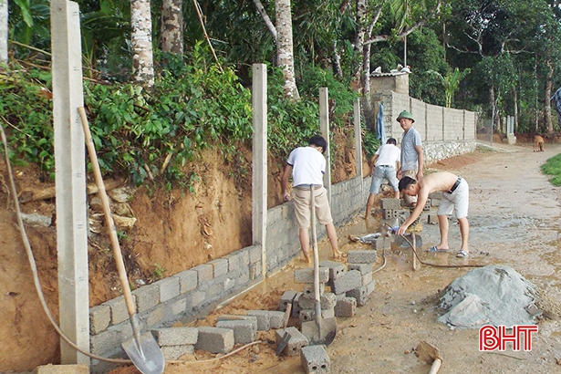 27 hộ dân miền núi Hương Sơn tự bỏ tiền xây cầu, làm đường nông thôn mới