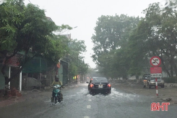 Áp thấp nhiệt đới “rượt đuổi” nhau, Hà Tĩnh còn có mưa rất to