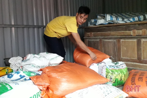 UBND tỉnh Hà Tĩnh chỉ đạo đảm bảo lương thực, nước uống, các nhu yếu phẩm cho bà con vùng ngập lũ
