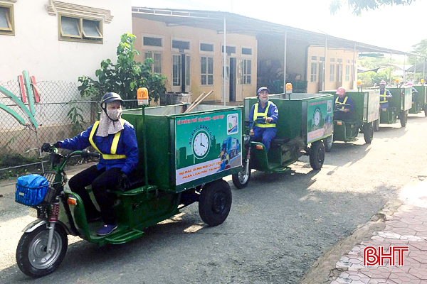 Thành phố Hà Tĩnh phát hơn 16.000 giỏ phân loại rác thải cho người dân
