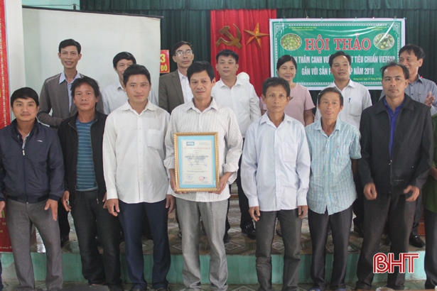 Trao chứng nhận VietGap cho HTX Nông nghiệp cam Khe Mây Long Nhâm