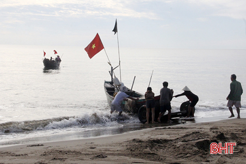 2 tổ đồng quản lý nghề cá ven bờ ở Nghi Xuân được giao quyền quản lý
