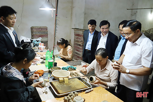 Lãnh đạo Hà Tĩnh tìm hiểu phát triển cụm công nghiệp, làng nghề của Thủ đô Hà Nội