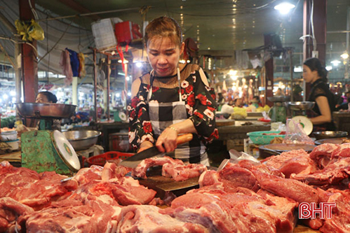 Giá thịt lợn “đạt đỉnh”, thị trường thực phẩm có tát nước theo mưa”?!