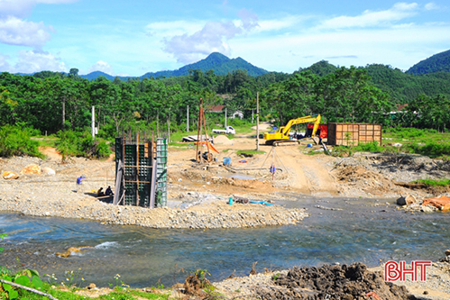 Hương Sơn huy động hơn 1.346 tỷ đồng xây dựng 151 công trình, dự án