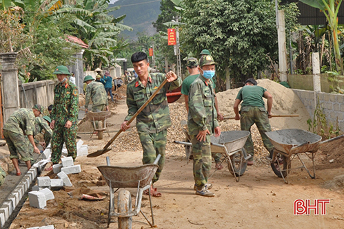 Hơn 100 chiến sỹ Trung đoàn 841 giúp Sơn Giang làm nông thôn mới