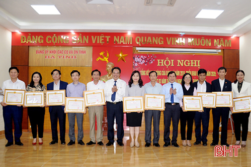 Đảng ủy Khối CCQ&DN Hà Tĩnh khen thưởng 26 tập thể hoàn thành xuất sắc nhiệm vụ