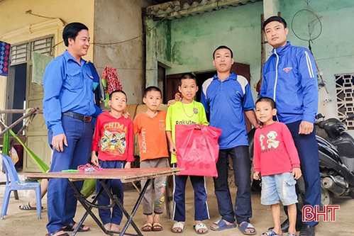 Tuổi trẻ Hà Tĩnh huy động gần 7,5 tỷ đồng trao quà tết cho hộ nghèo, gia đình chính sách