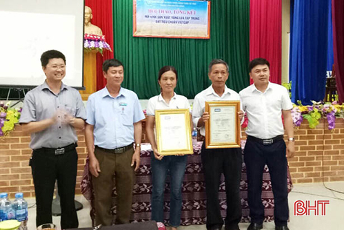 Hai HTX đầu tiên ở Hà Tĩnh được công nhận đạt chuẩn VietGap cho sản phẩm lúa gạo